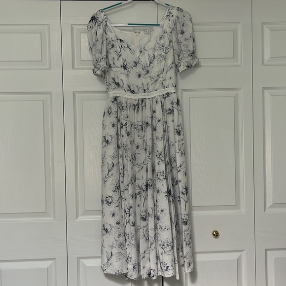 Beautiful IVY City dress this is new with tags!! - Picture 2 of 3